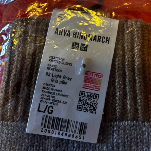 Anya Hindmarch Uniqlo collab gray touch of wool heattech knitted gloves NWT - Picture 4 of 7